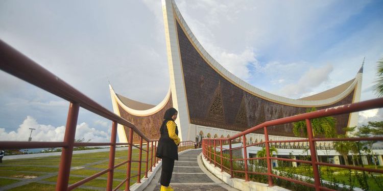 Apa itu Wisata Halal, Adakah Destinasi Wisata Halal di Indonesia yang Asyik untuk Dikunjungi ?