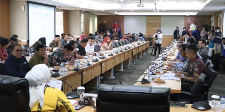 Protes Keras Komisi E DPRD Jakarta Gegara Anggaran Alkes 220 Miliar Didrop dari APBD 2023 oleh Pemprov DKI..!