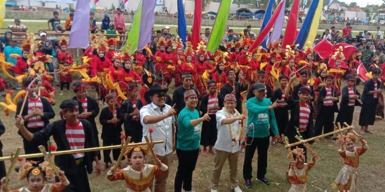Buka Festival Karapan Sapi, Gus Muhaimin Ajak Masyarakat Kokohkan Tradisi dan Ekonomi Warga Madura