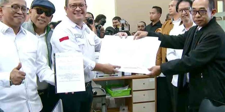 Tim Hukum AMIN Resmi Daftar Gugatan Sengketa Pemilu ke MK