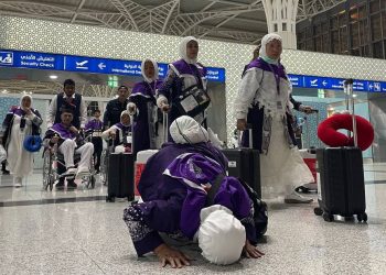 Info Haji 2024: Jemaah Haji UPG-05, Yang Tertunda Gegara Mesin Pesawat Terbakar, Sujud Syukur Setibanya di Madinah