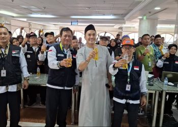 Info Haji 2024: Cegah Dehidrasi Akut, Jamaah Haji Indonesia Dianjurkan Minum Teh Oralit