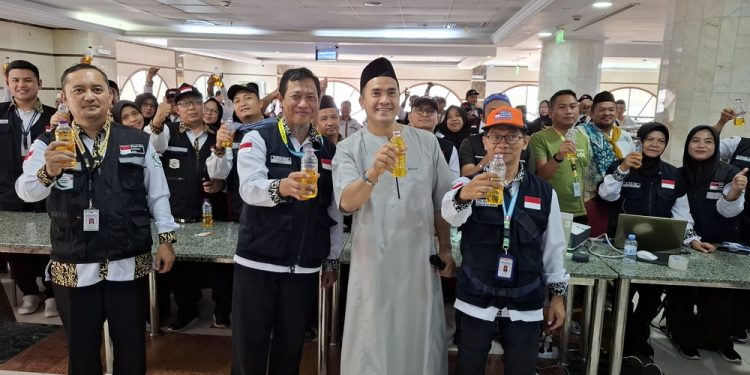 Info Haji 2024: Cegah Dehidrasi Akut, Jamaah Haji Indonesia Dianjurkan Minum Teh Oralit