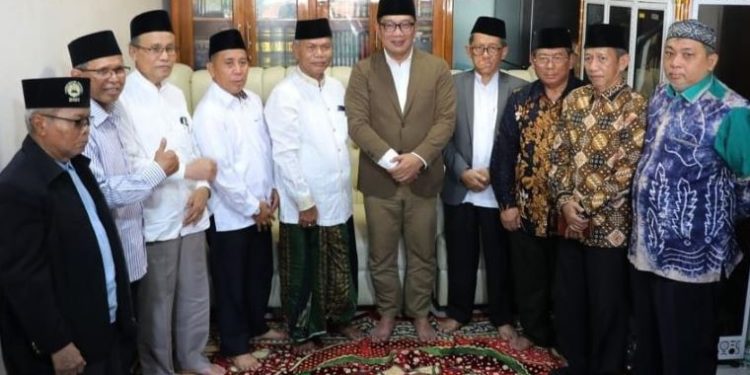 Silaturrahmi dengan Ketua dan Pengurus DMI Jakarta, Ridwan Kamil Janji Perjuangkan Program Haji dan Umrah untuk Marbot dan Pengurus Masjid