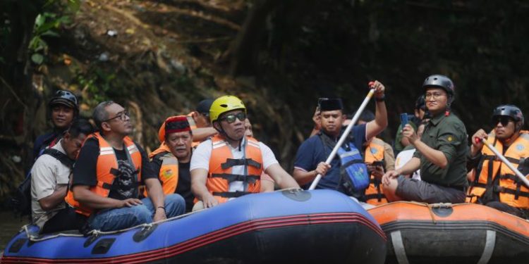 Berkunjung ke Padepokan Ciliwung, Ridwan Kamil Akomodasi Aspirasi Warga Hidupkan Jalur Transportasi Sungai