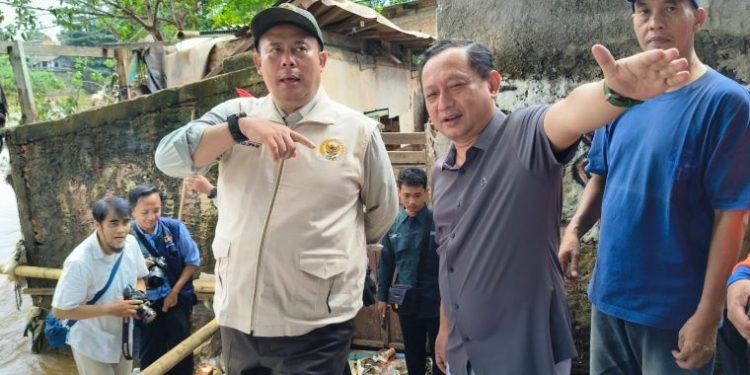 Wakil Ketua DPR Cucun Syamsurijal Tinjau Banjir di Kampung Melayu: Pastikan Bantuan Warga Aman!