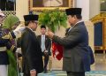 Gus Muhaimin Terima Bintang Mahaputera Adipurna dari Presiden Prabowo