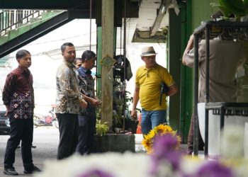 Sidak Pasar Rawa Belong, H. Sutikno Soroti Sampah, Parkir, dan Retribusi Kios